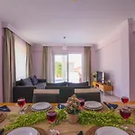 Hanel Life Royale 15 With Private Pool *